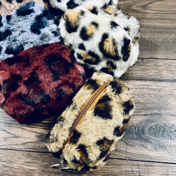 Cute faux fur animal print coin purse - Picture 3 of 6